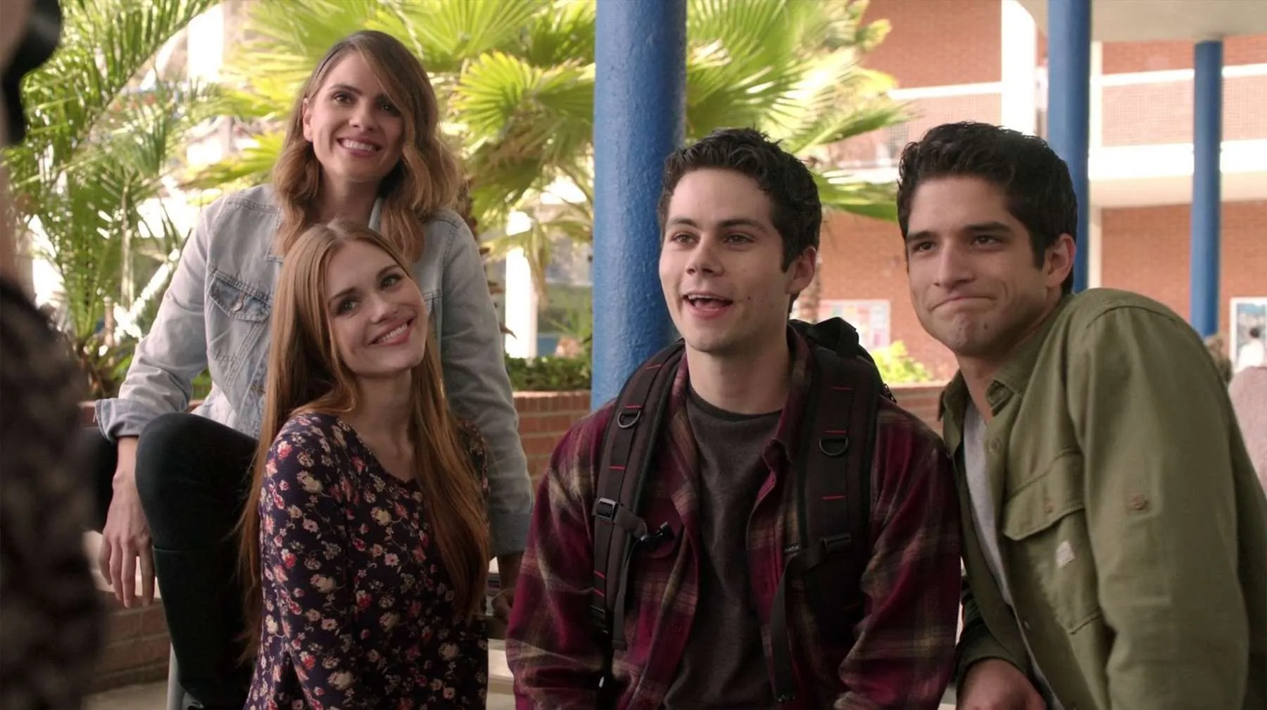 Image de la série Teen Wolf, montrant Stiles, Scott, Lydia et Malia.